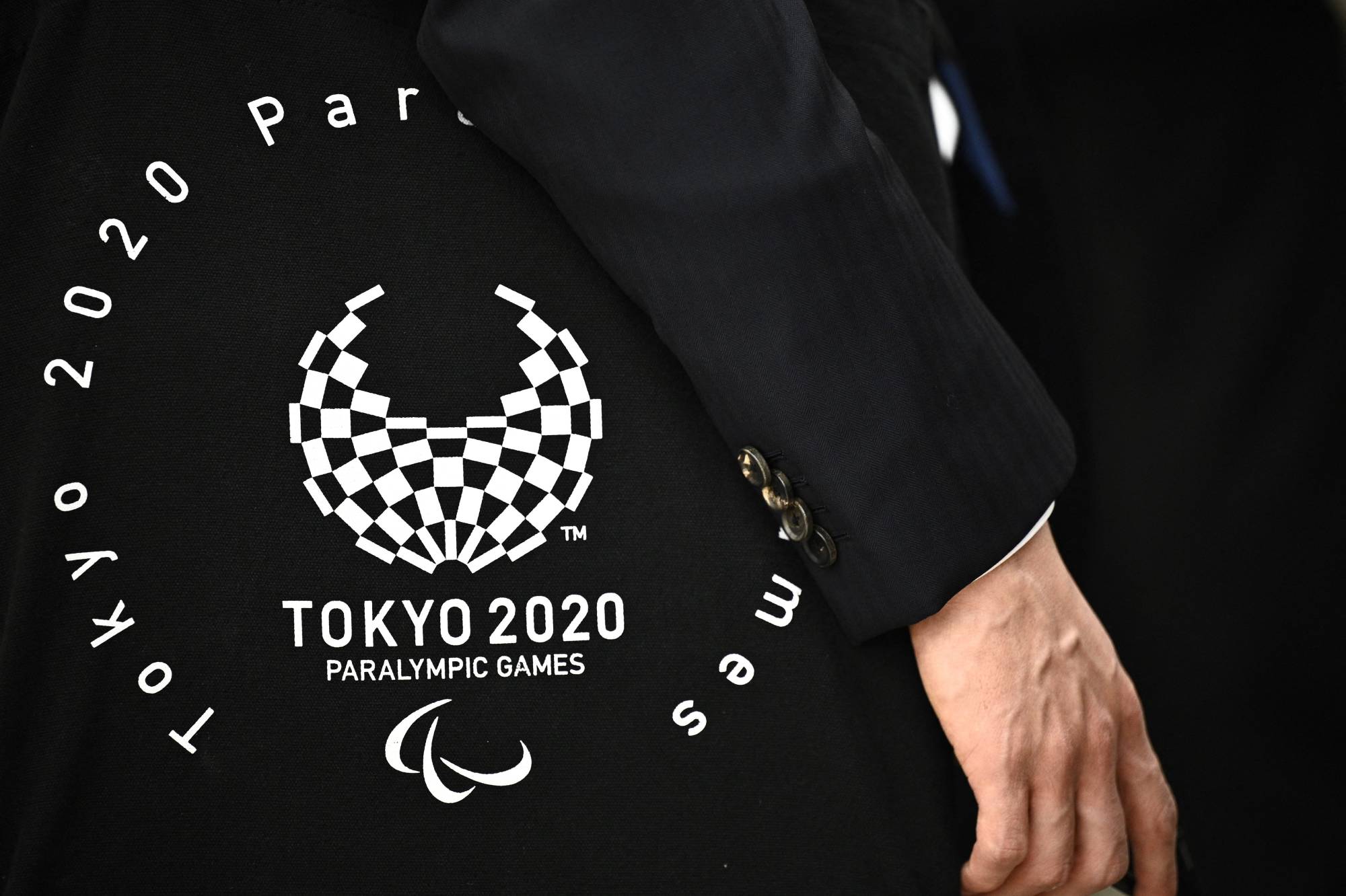 More than 1,000 volunteers have withdrawn from participating in the Tokyo Games after sexist remarks by the former president of the organizing committee. | AFP-JIJI