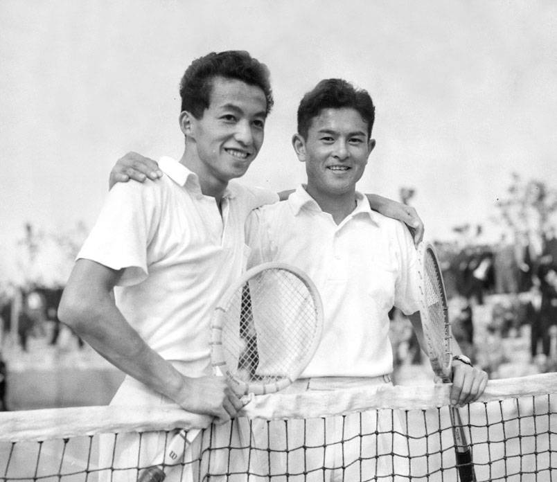 Atsushi Miyagi (left), who won the U.S. Open men's doubles tournament with Kosei Kamo in 1955, died Wednesday at 89. | KYODO