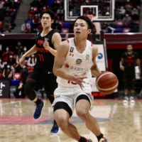 Chiba guard Sota Okura competes against the Alvark on Feb. 10 in Tachikawa, Tokyo. | KAZ NAGATSUKA
