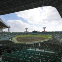 Attendance at Koshien Stadium in Nishinomiya, Hyogo Prefecture, for the upcoming spring invitational high school baseball tournament will be limited to 10,000 fans per day. | KYODO