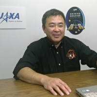 Akihiko Hoshide gives an online news briefing with Japanese media in Houston on Monday. | JAXA / VIA KYODO