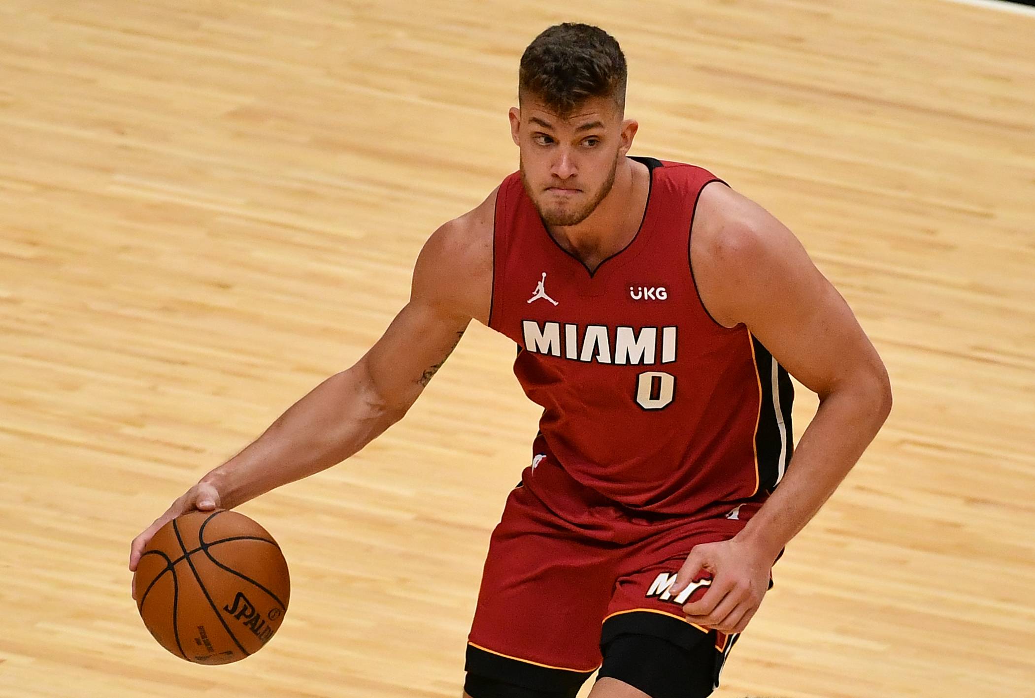 Meyers Leonard to stay away from Heat amid investigation into slur
