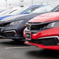 Honda Motor Co. vehicles at a car dealership in Fremont, California, in February. | BLOOMBERG
