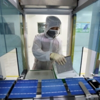 An implosion of the U.S. shale industry, combined with China’s dominance in renewables manufacturing, could define the 21st century’s great superpower contest. | BLOOMBERG