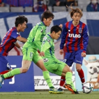 Many J. League clubs started the 2021 season without their new foreign signings, who were unable to enter Japan due to travel restrictions caused by the pandemic. | KYODO
