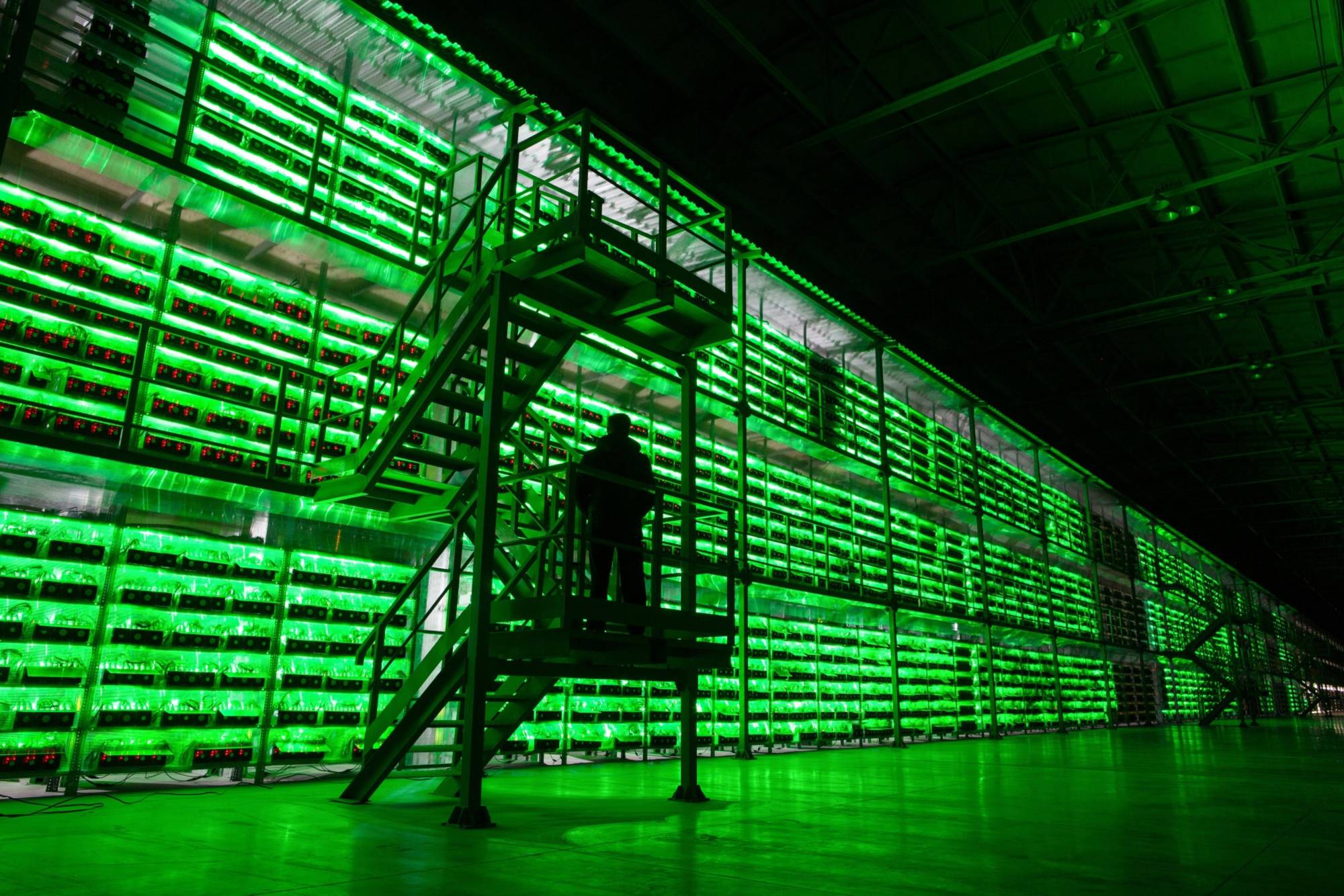 A cryptocurrency mining farm in Bratsk, Russia | BLOOMBERG 