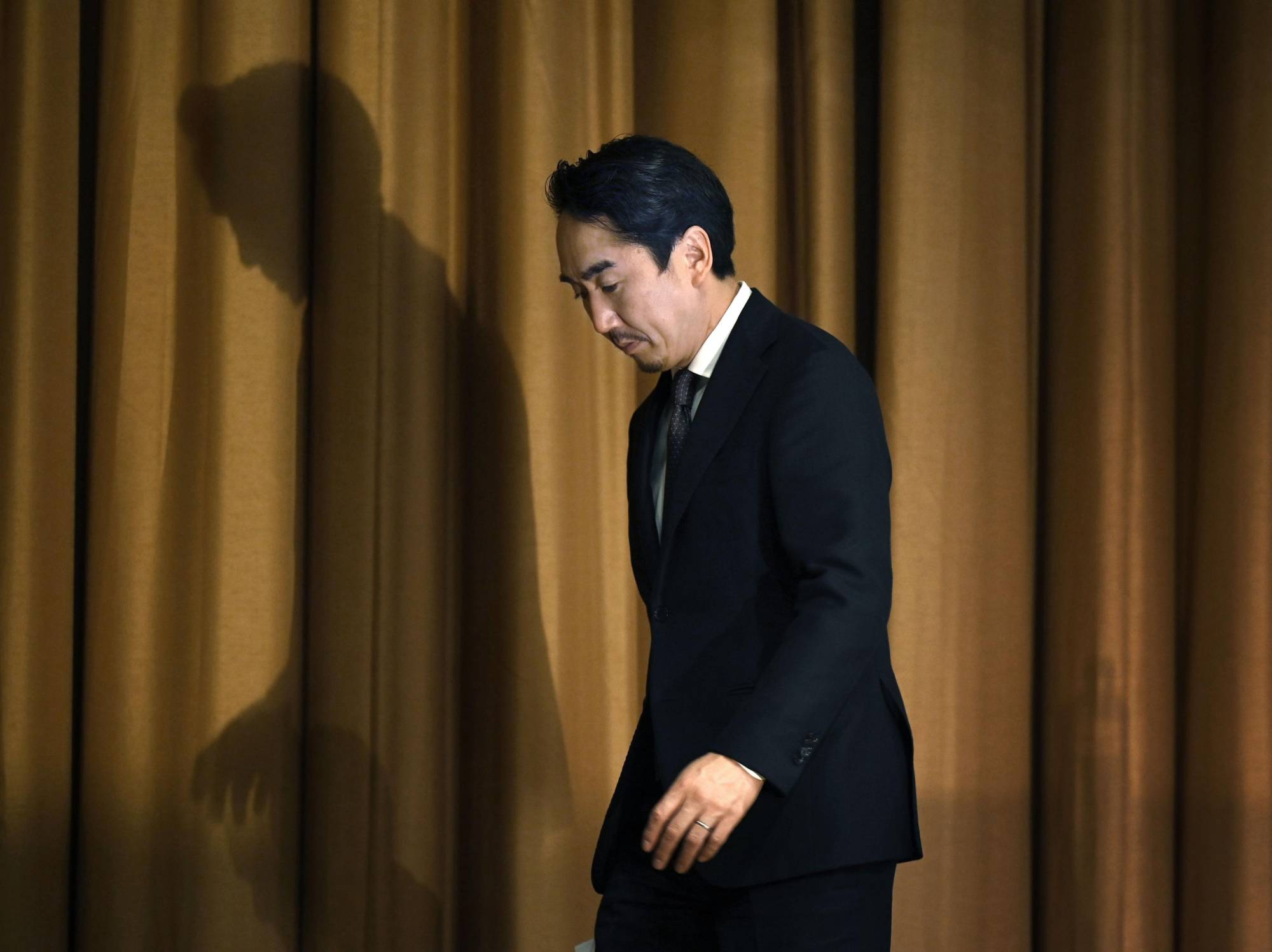 Line Corp. CEO Takeshi Idezawa leaves a news conference on Tuesday in Tokyo. The messaging app operator said it had blocked access to private information from its Chinese affiliate. | KYODO
