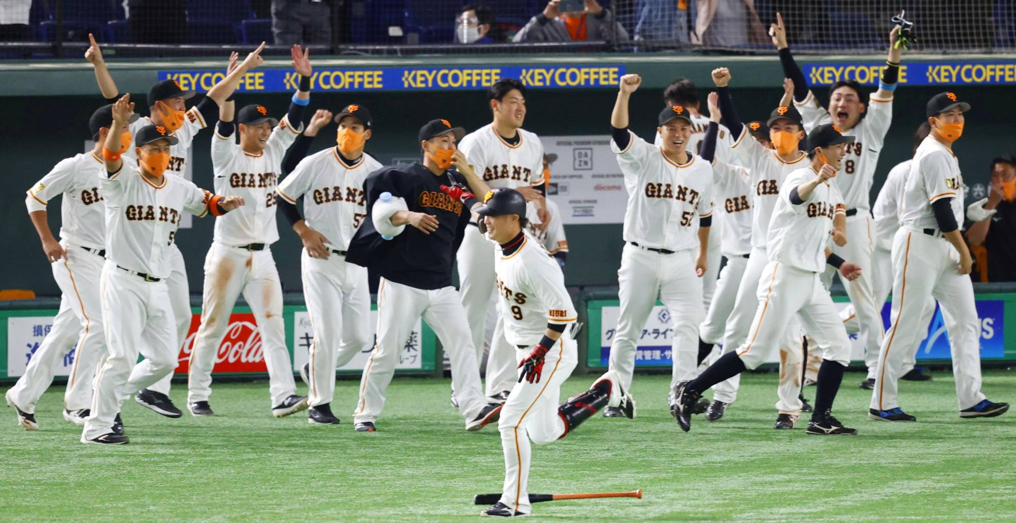 Eric Thames who joined Yomiuri Giants of Nippon Professional Baseball (NPB)  practices at Tokyo Dome in Tokyo on April 13, 2021. Thames arrived in Japan  on March 29 and had been quarantined
