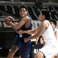 Earthfriends\' Shawn Marion Williams competes during the third-place game of the 2020-21 B. League U-15 Championship at Tokyo Metropolitan Gymnasium on Tuesday.  | KAZ NAGATSUKA