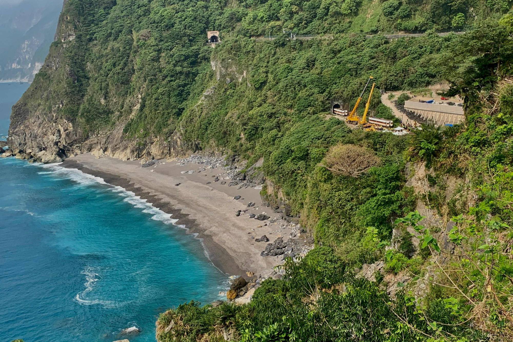 The site of the rail accident near Qingshui Cliff, in the mountains of Hualien in eastern Taiwan | AFP-JIJI