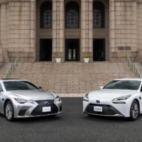 Toyota Motor Corp.\'s new Lexus LS (left) and Mirai with drive-assist technologies | COURTESY OF TOYOTA MOTOR CORP. / VIA KYODO
