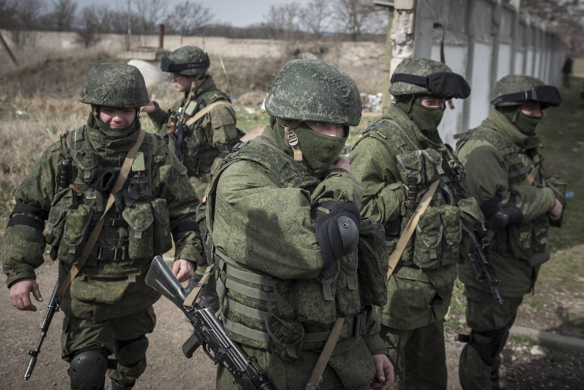 Unidentified soldiers in Crimea, on March 6, 2014. Russia has amassed more troops on the Ukrainian border than at any time since 2014. Western governments are asking: Why now?  | SERGEY PONOMAREV/THE NEW YORK TIMES