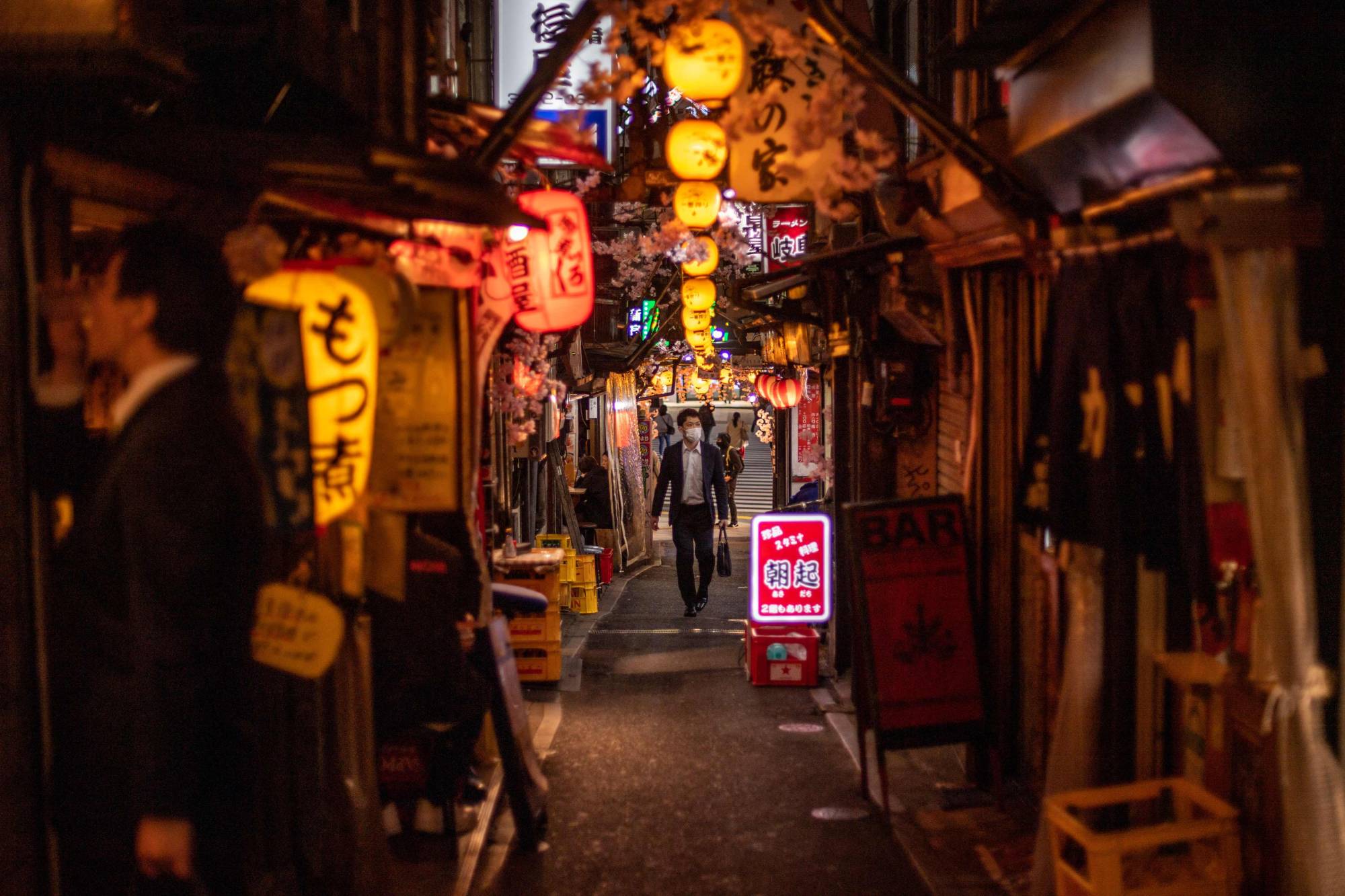 The number of bankruptcies in Japan's eatery industry for fiscal 2020 was the third largest in 20 years. | AFP-JIJI