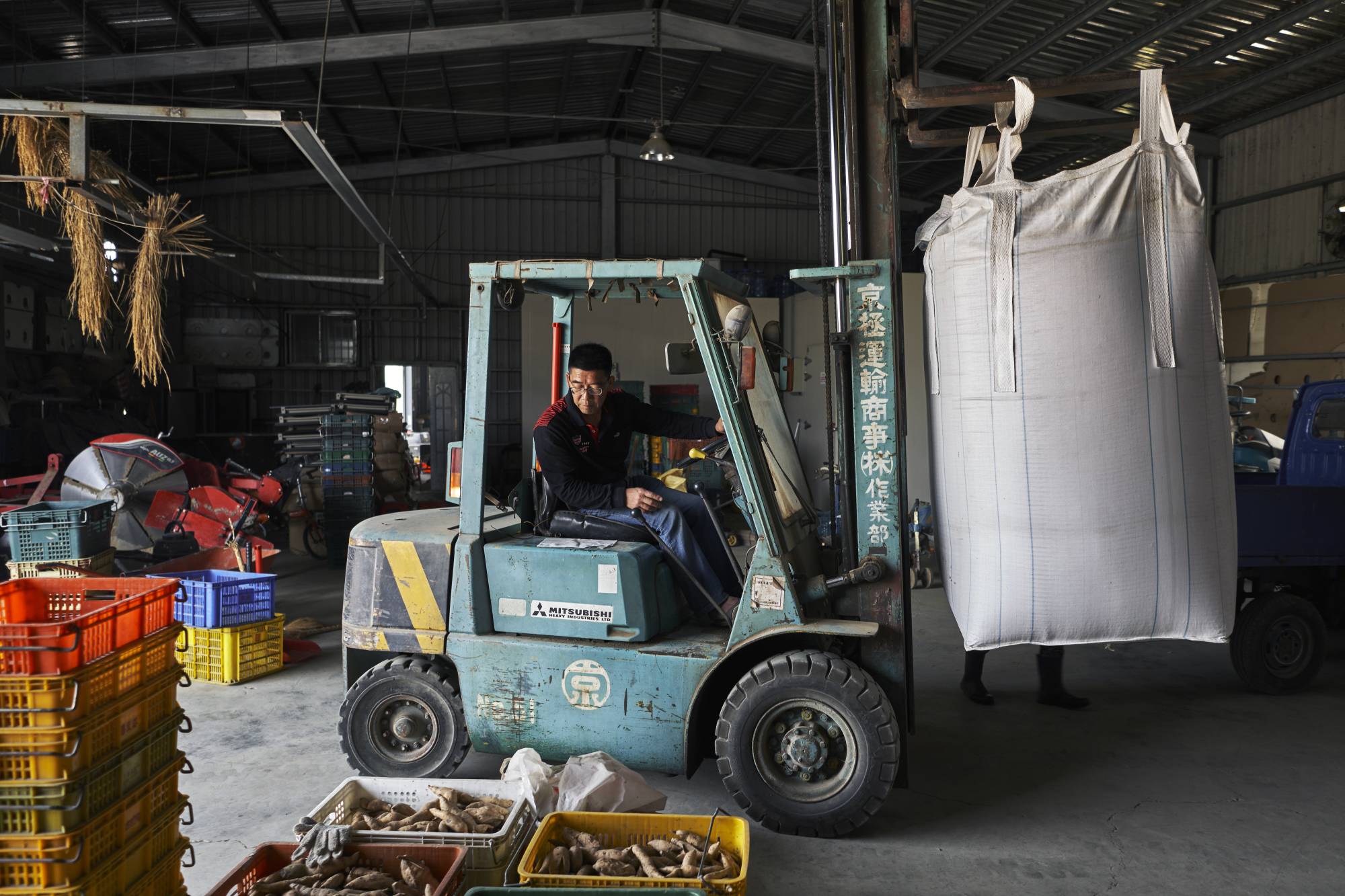 Chuang Cheng-deng at his rice farm in Hsinchu | An Rong Xu / The New York Times
