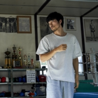 On the ropes: Keisuke Yoshida’s “Blue,” featuring Tokio Emoto (left) as a rookie being trained by Kenichi Matsuyama’s aging boxer (right), reveals a deep love for boxing without romanticizing the sport. | © 2021 “BLUE” FILM PARTNERS
