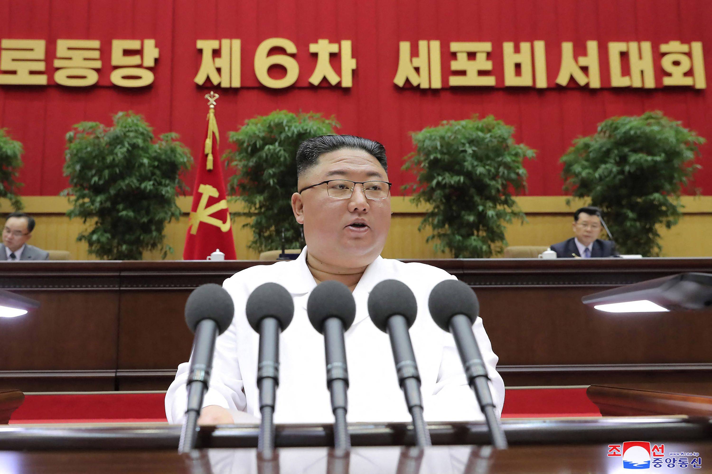 North Korean leader Kim Jong Un delivers a closing address at a political conference in Pyongyang on Thursday. | STR / KCNA / KNS / VIA AFP-JIJI