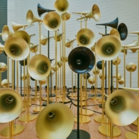 The sound sculpture “Crowd Cloud,” by Yuri Suzuki and Miyu Hosoi, plays soft, relaxing notes to visitors to the domestic departure floor at Haneda Airport. | PHOTO © TAKAHISA KAWASHIMA
