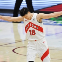 Toronto Raptors forward Yuta Watanabe celebrates after making a basket during a game against the Cleveland Cavaliers earlier this month.  | USA TODAY SPORTS / VIA REUTERS 