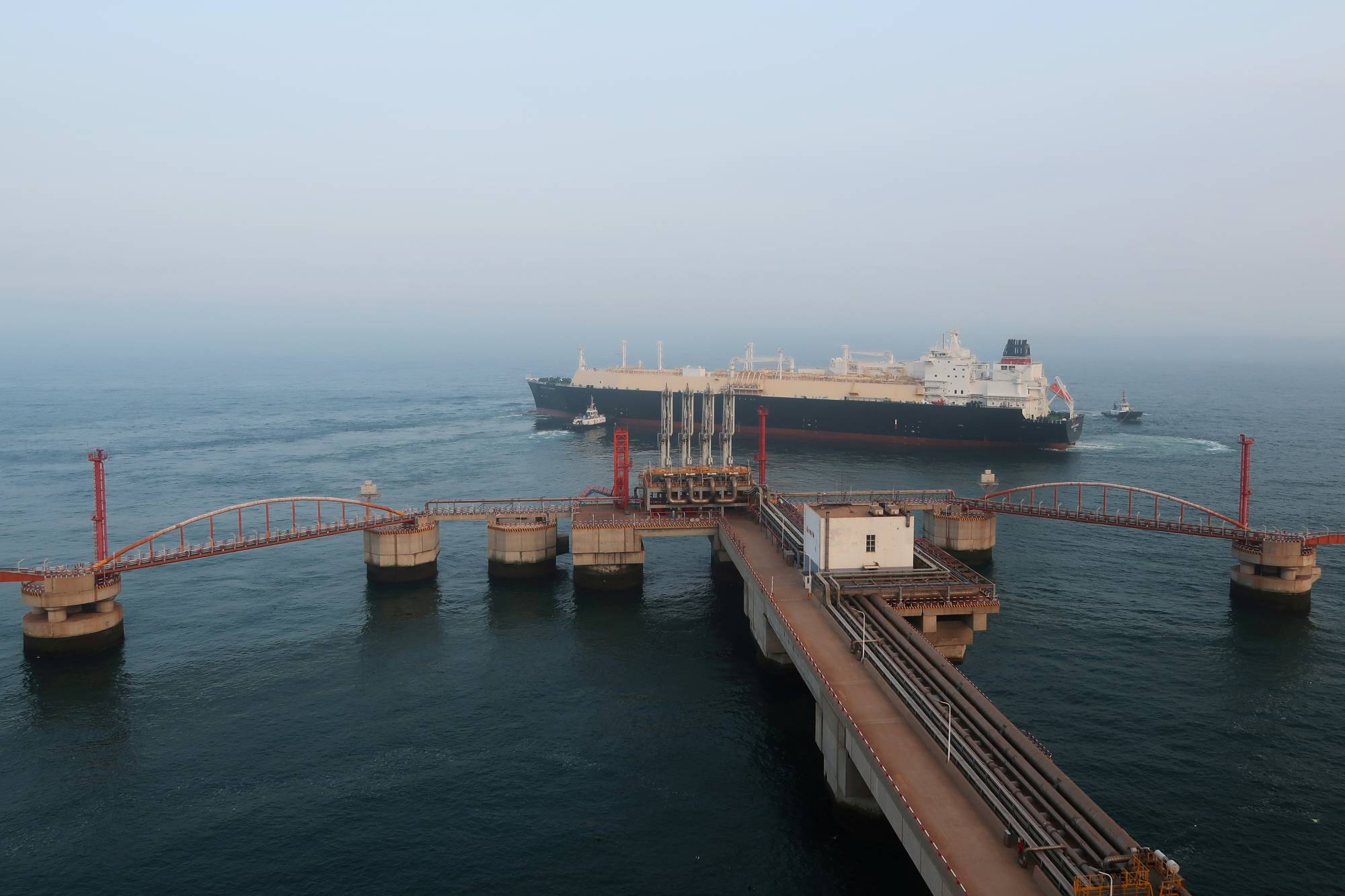 A liquified natural gas tanker leaves a dock after discharge at PetroChina's receiving terminal in Dalian, China's Liaoning province, in July 2018. | REUTERS