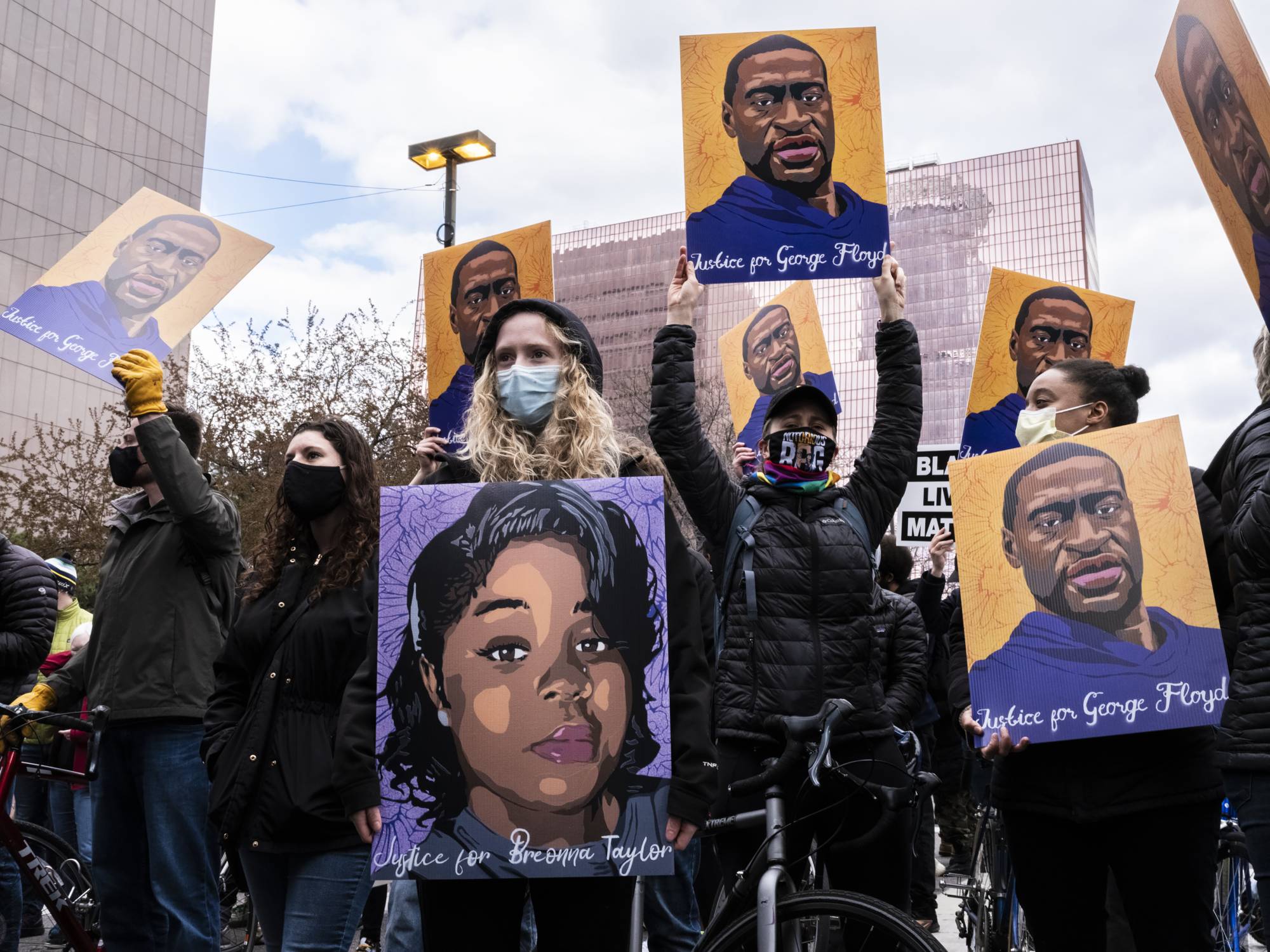 The jury in the Derek Chauvin trial was not asked to determine whether racism was behind the incident. It was asked to only to determine whether the former police officer knowingly caused George Floyd’s death. | JOSHUA RASHAAD MCFADDEN / THE NEW YORK TIMES