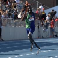 Double-amputee Blake Leeper runs the 400 with prosthetic blades during the USA Outdoor Track and Field Championships on Jul. 27, 2019, in Des Moines, Iowa. | USA TODAY / VIA REUTERS