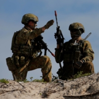 Soldiers from the Australian Army\'s 3rd Brigade guard Langham Beach after an amphibious assault landing during the Talisman Saber joint military exercises between Australia and the United States in Queensland, northeast Australia, in July 2017.   | REUTERS
