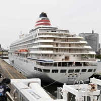 The Asuka II makes an emergency return to port in Yokohama on Saturday morning. | KYODO