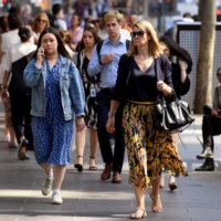 People walk through Melbourne\'s central business district on April 8. Victoria state has committed to cut greenhouse gas emissions by up to 50% by 2030, based on 2005 levels.  | AFP-JIJI