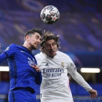 Chelsea\'s Jorginho (left) and Real Madrid\'s Luka Modric vie for the ball during the second leg of their Champions League semifinal at Stamford Bridge in London on Wednesday. | REUTERS