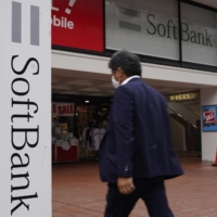 SoftBank Corp. has filed a damages suit against a former employee and its rival Rakuten Mobile Inc. | BLOOMBERG