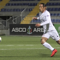 Neftchi\'s Keisuke Honda attacks the Sabail goal on Saturday in Baku. | KYODO