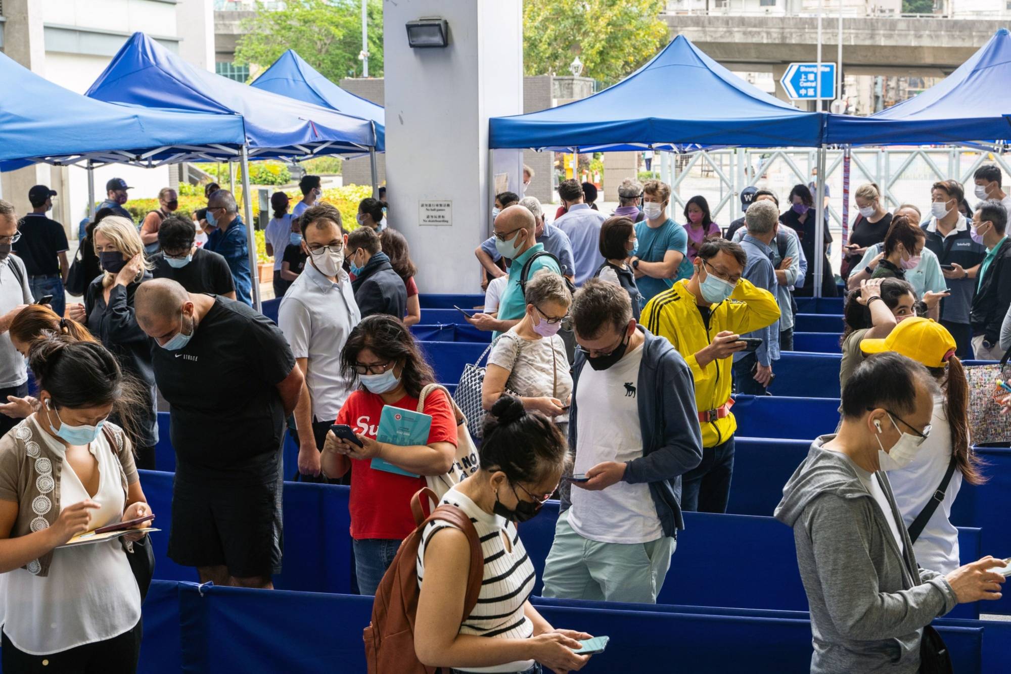 A community vaccination center in Hong Kong | BLOOMBERG 