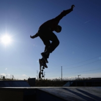 Some people have pointed to the ambiguity surrounding laws related to skateboarding in Japan, and the confusion that can arise as a result. | KYODO