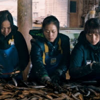A hard journey: The three protagonists of “Along the Sea” are not the typical main characters you’d see in a Japanese film as they’re all Vietnamese. According to director Akio Fujimoto, there is a belief that movies with non-Japanese leads won’t do well at the box office.
 | ©2020 E.X.N K.K. / EVER ROLLING FILMS