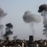 Smoke rises following Israeli airstrikes in Gaza City on Wednesday. | HOSAM SALEM / THE NEW YORK TIMES