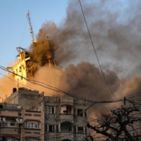 A building in Gaza City crumbles following an Israeli airstrike on Wednesday. | HOSAM SALEM / THE NEW YORK TIMES
