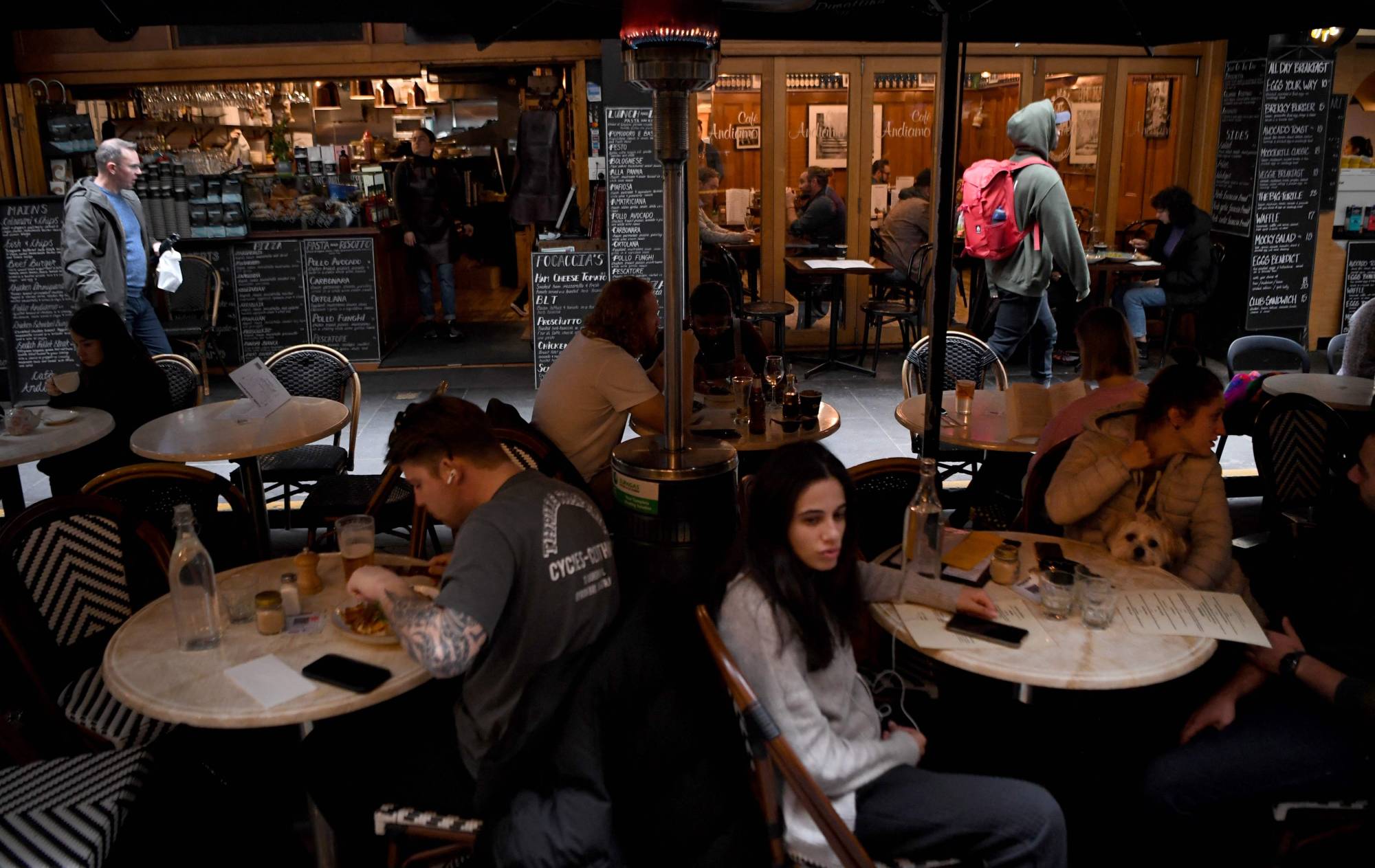 People dine at cafes in Melbourne's central business district on Tuesday. | AFP-JIJI