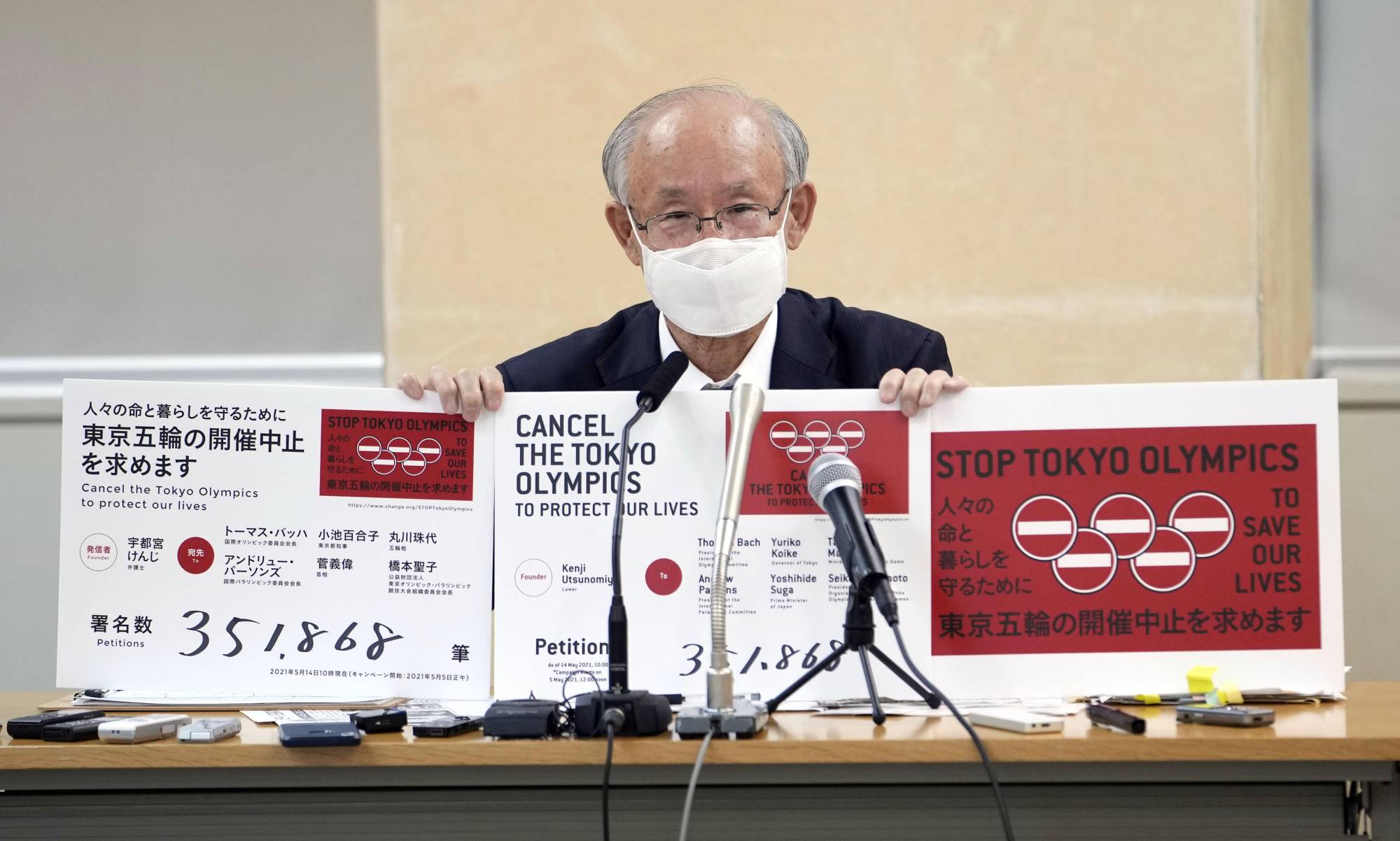 Kenji Utsunomiya shows the number of signatures gathered by an online campaign calling for cancellation of the Tokyo Olympic Games as he speaks at a Friday news conference at the Tokyo Metropolitan Government building. | KYODO