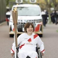 Okazaki participates in the Olympic torch relay on April 13 at Expo \'70 Commemorative Park in Suita, Osaka Prefecture. | KYODO