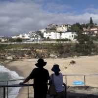 A neighborhood near the beach in the Tamarama suburb of Sydney. The return of expat Australians is helping to fire up the property market. | BLOOMBERG 