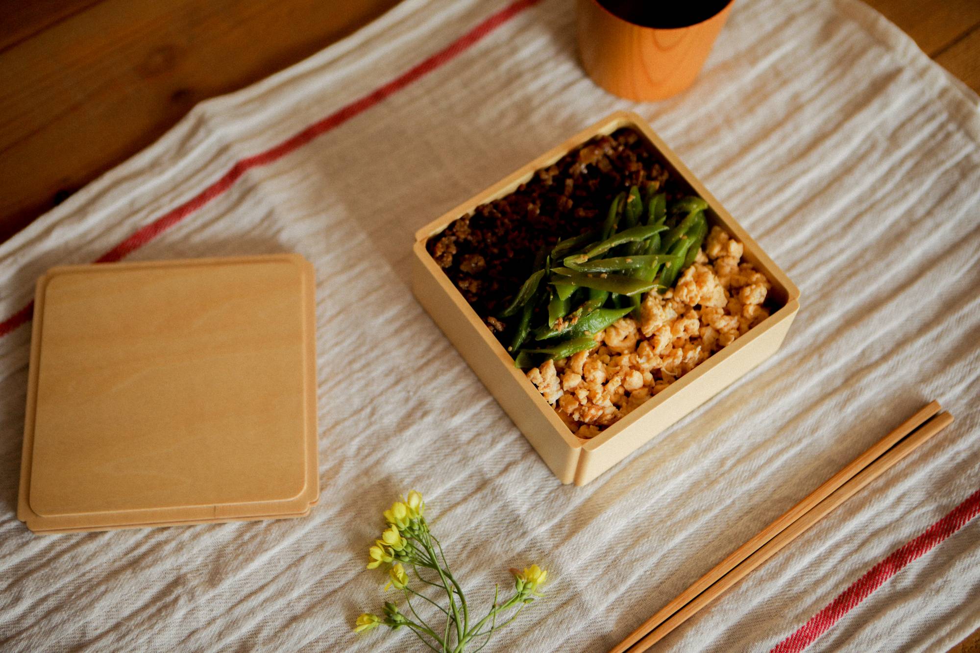 The corners of Lr by Inoue Tokumokkou’s Jubako Kaku food boxes are inset on the outside with kakumono joinery on the inside.  | TRUNK DESIGN