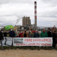 Protesters holding a rally against pollution hold a banner in front of a factory in Tarascon, France, on May 10. | AFP-JIJI