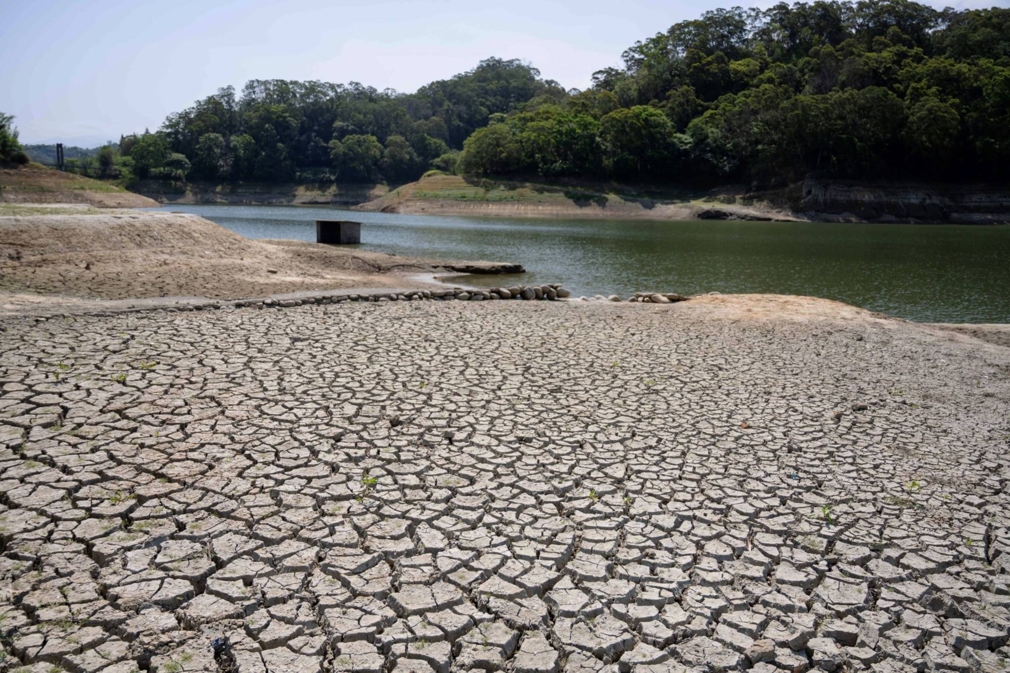 A dried reservoir bed at the Second Baoshan Reservoir in Hsinchu, Taiwan, in April   | Bloomberg 