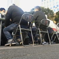 A group which supports contract workers offers a consulting service in Tokyo in December for people having difficulty making a living. | KYODO
