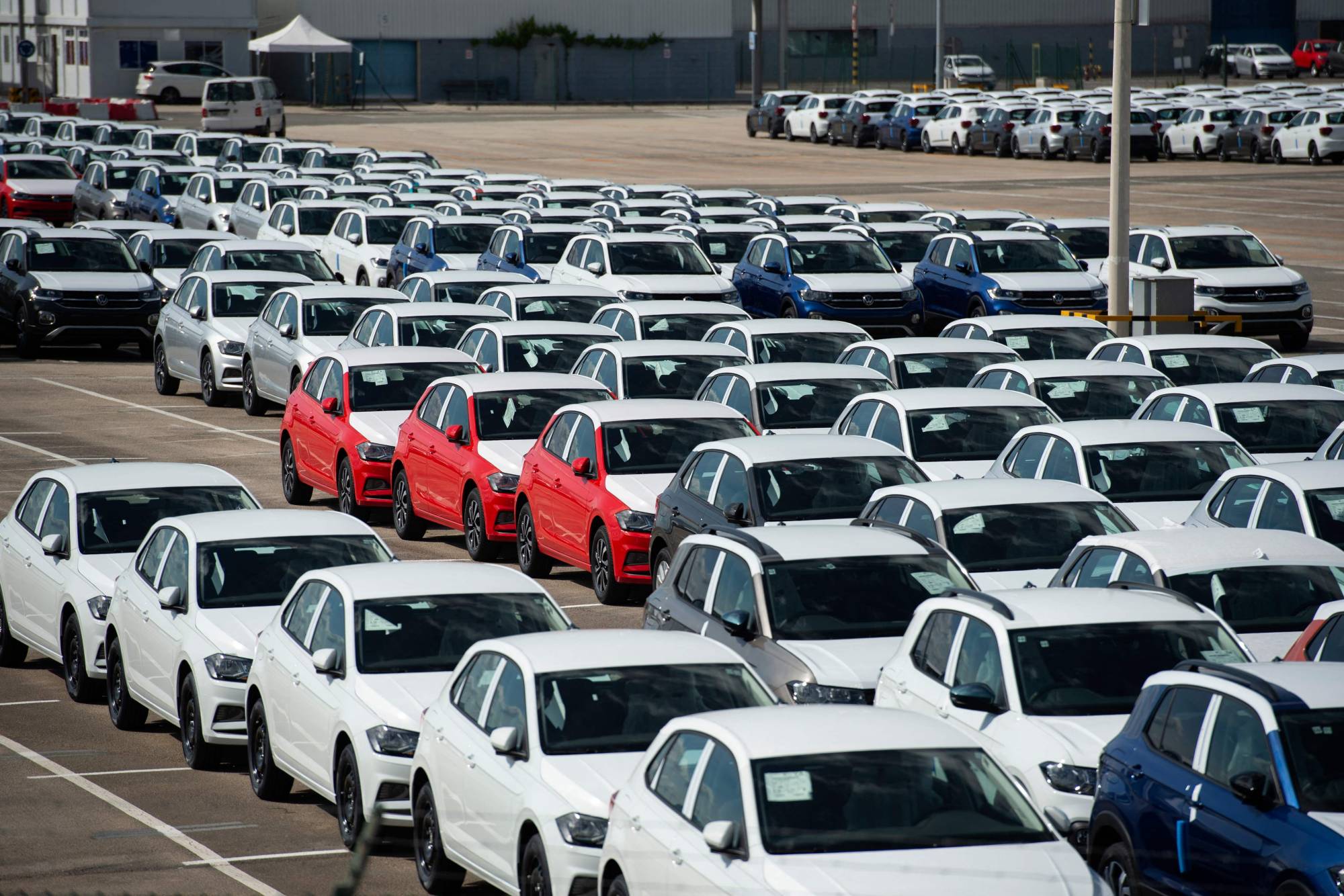 Around 5,000 unfinished cars remain parked outside the Volkswagen Navarra factory in Pamplona on May 14 due to lack of semiconductor supply. | AFP-Jiji