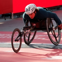 American wheelchair racer Tatyana McFadden, seen competing in the 2019 Chicago Marathon, has been training in Florida to adjust to the heat and humidity she expects to face at the Tokyo Paralympics. | REUTERS