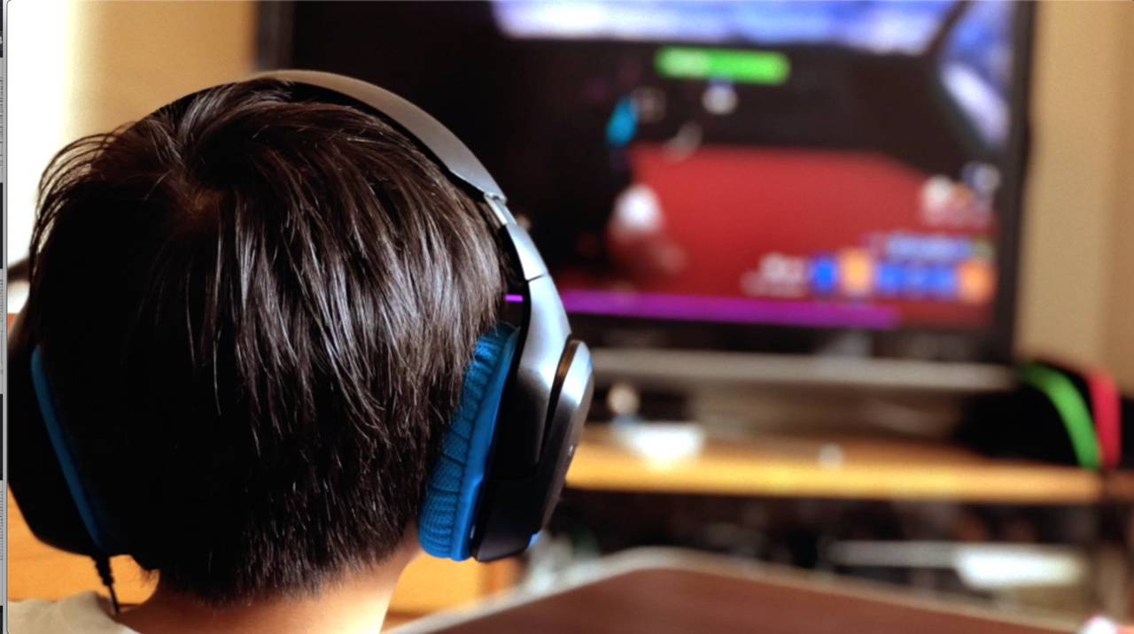A student takes online esports English lessons, which allow those enrolled to learn the language while having fun playing games. | GECIPE INC. / VIA KYODO