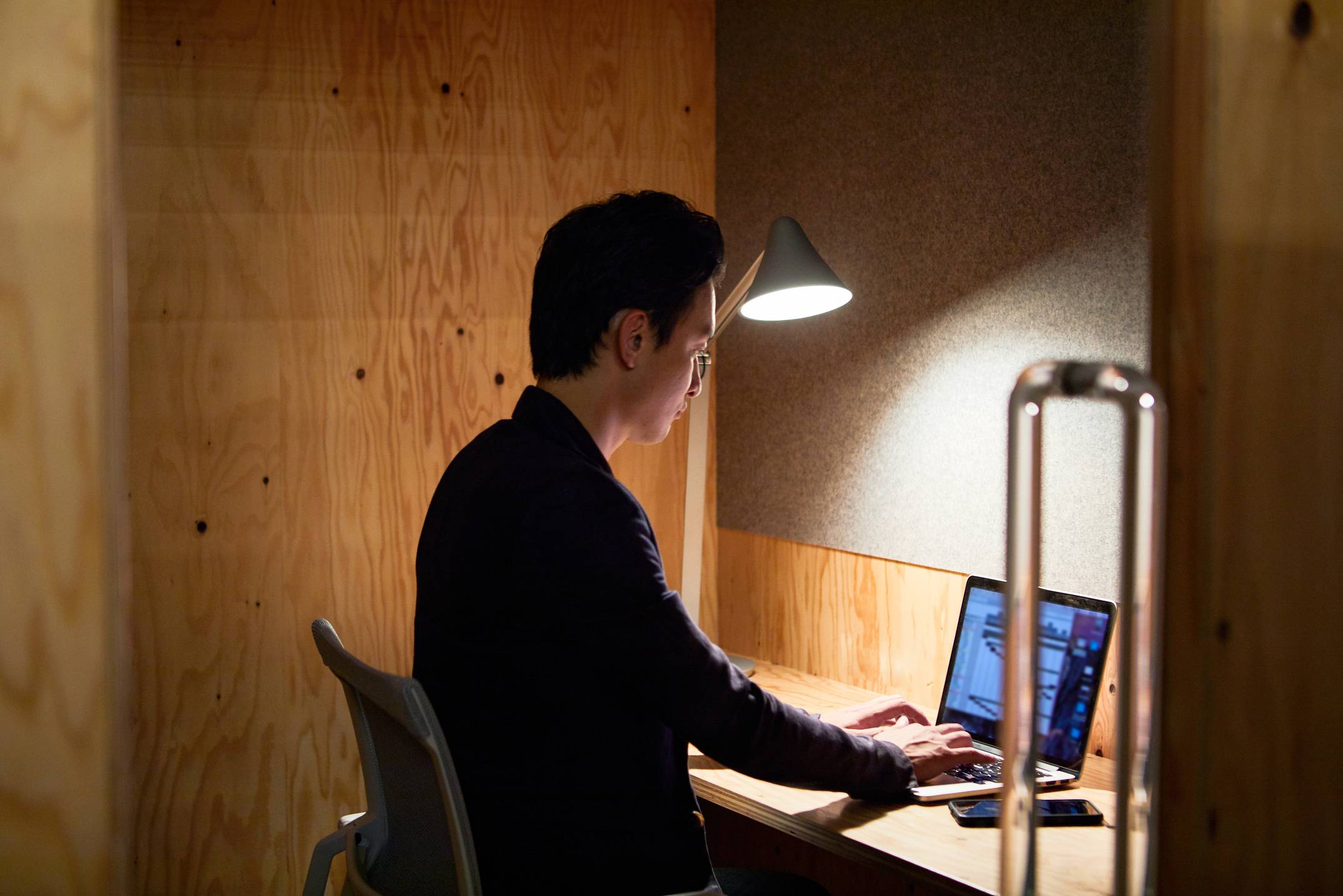 An example of a personal work booth that will be featured in Mitsui Fudosan Residential Co.'s Park Tower Kachidoki Mid residential and commercial high rise.  | COURTESY OF MITSUI FUDOSAN RESIDENTIAL CO.