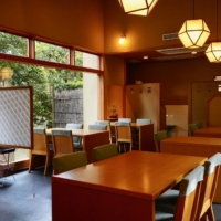 The simplicity of Dashin Soan’s dining room is intentional, to prevent any distractions from noodle appreciation. | ROBBIE SWINNERTON
