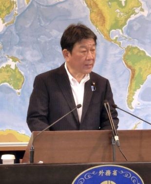 Foreign Minister Toshimitsu Motegi speaks at a news conference in Tokyo on Tuesday. | KYODO